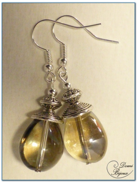 boucle d'oreille fantaisie finition argenté perles de verre ambrée