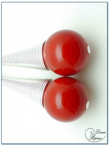 boucle d'oreille fantaisie finition argenté cône spirale perles jade rouge 14mm
